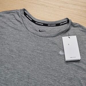 Nike Running Dri FIT Women's Gray Miler‎ Short Sleeve T Shirt Size XL DD7904-056